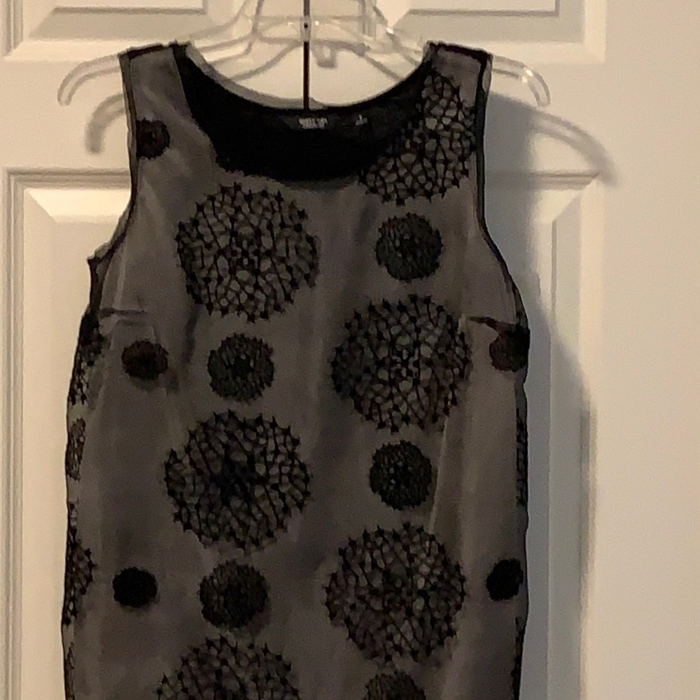 Beautiful Vera Wang sleeveless Top